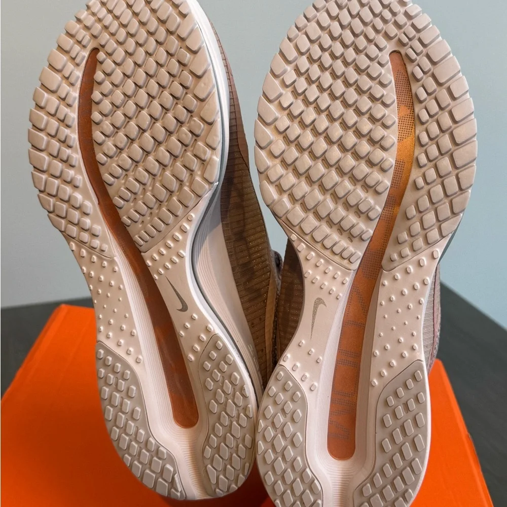 Women’s Nike Pegasus Premium - Picture 3 of 4